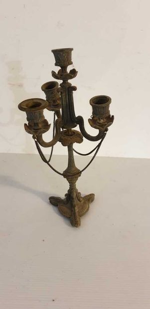 null MANNETTE of copper including two basins, two pairs of candlesticks, a small...