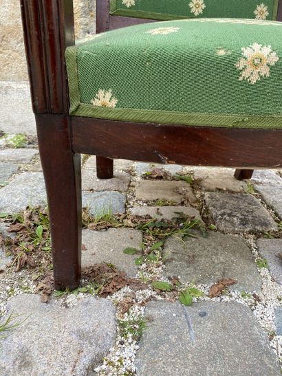 null Mahogany and mahogany veneer armchair, Restoration period.

H. 91, L. 63, H....