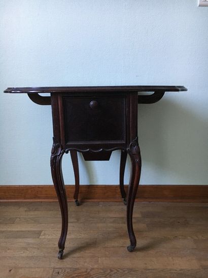 null Mahogany and mahogany veneer working table, Napoleon III period

Double flap...