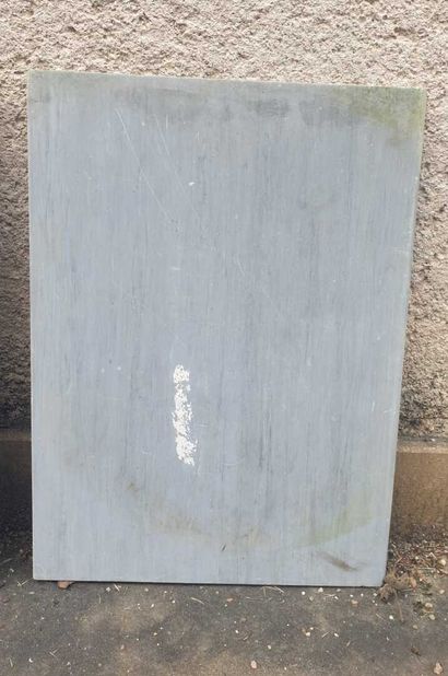 null Lot of three grey marbles 

Marble 1 : 40,5 x 39,5 cm

Marble 2 : 48,5 x 31,5...