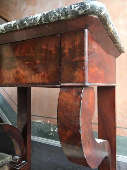 null Small Restoration period console

In mahogany and mahogany veneer, top in grey...