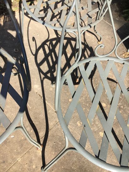 null Four garden armchairs, 19th century

In wrought iron, modern grey paint 

H....