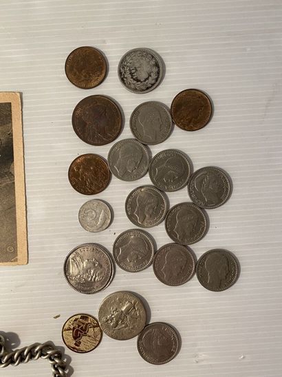 null Lot including a cigarette roll, two postcards of the Luftwafe and a lot of coins

Three...