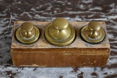 Box of three weights in bronze, XIXth c....