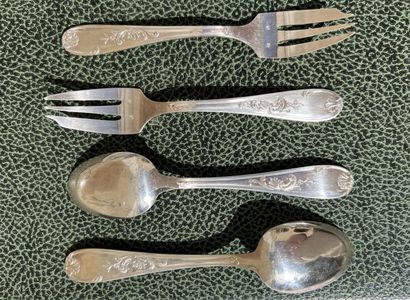 null Silver plated metal household set 

Foliage model

Including twelve large cutlery,...