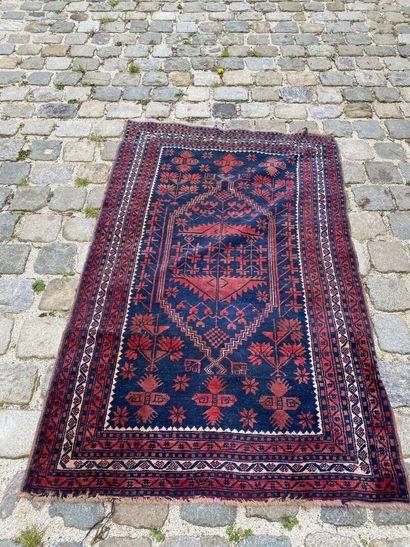 Yacibedir carpet, XXth century. 
Blue background....