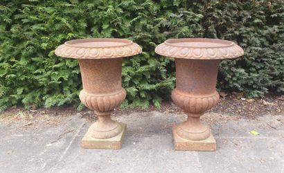 null 
Pair of Medici vases in cast iron, 19th century 




H. 41, D. 32 cm
