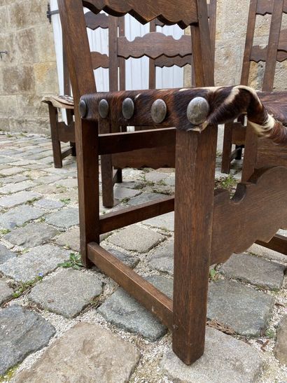 null Huit chaises en bois naturel de style Louis XIII, XIXème siècle

H. 115, L....
