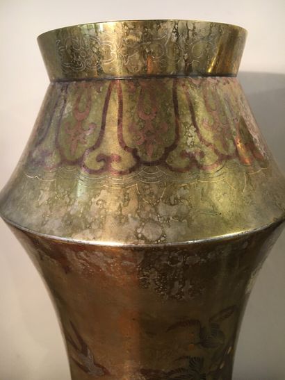 null Paire de vases en bronze doré, travail probablement japonais vers 1930

Reposant...