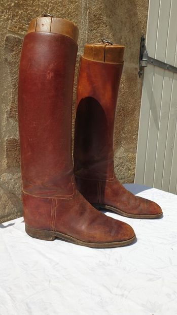 null Pair of leather officer's boots.

H.52, L.29 cm

Size : 42