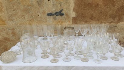 null HANDKERCHIEF of glassware including footed glasses with foliage decoration,...