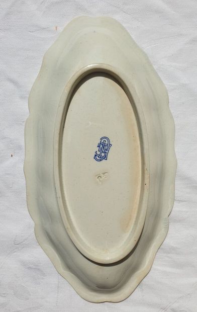 null GIEN, around 1920

Part of earthenware service in blue camaïeu of lambrequins

It...