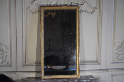 null Carved and gilded wood window, 18th century

Decorated with hearts and a frieze...
