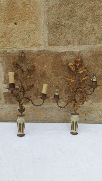 Pair of sconces in sheet metal and wood,...
