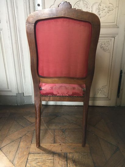 null Lot de deux chaises de style et un tabouret 

- H. 84, L. 45, P. 38 cm 

- H....