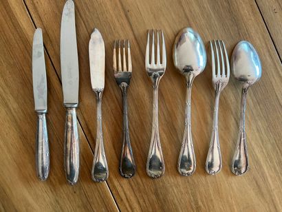 null CHRISTOFLE

Silver plated cutlery set, rush pattern.

Including twelve table...