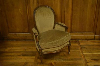 null Louis XVI style molded and carved wood armchair

Resting on tapered, fluted...