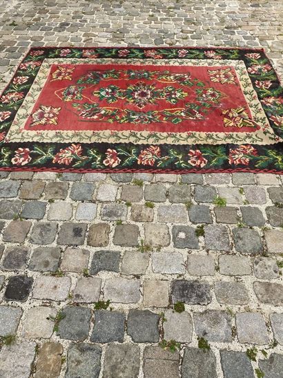 null Deux tapis usagés Turquie et Maroc

300 x 225 cm

242 x 174 cm