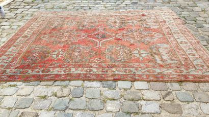 null SMYRNE

Square carpet on red background

3,12 x 2,70 cm