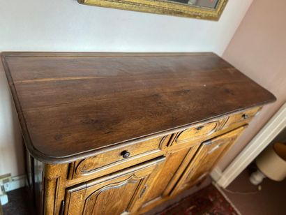 null 
Low sideboard in oak, 19th century




It opens with three drawers and two...