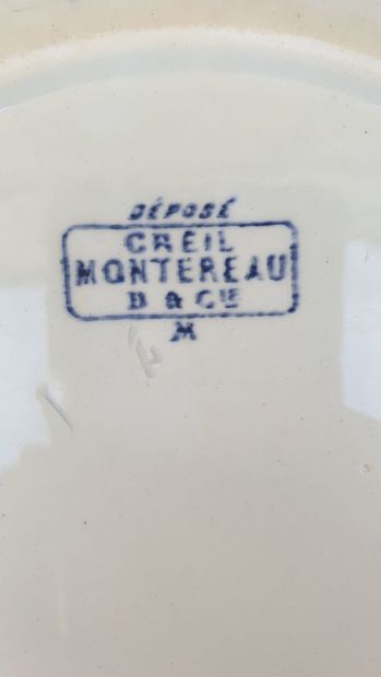 null Five plates, Japan service, Creil and Montereau.

D. 22 cm