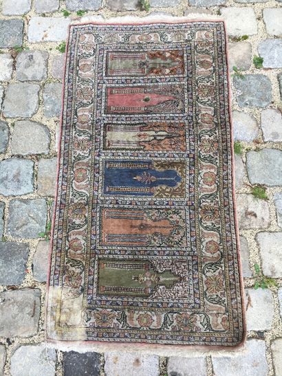 PERSIA, 20th century

Wool carpet with minbar...