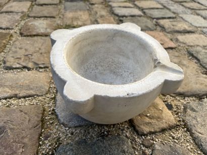 White marble mortar from Carrara

H.22, D.15...