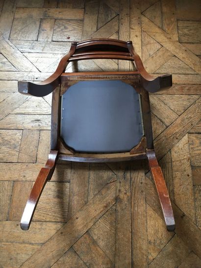 null Set of two chairs and a stool 

- H. 84, W. 45, D. 38 cm 

- H. 87, W. 47, D....