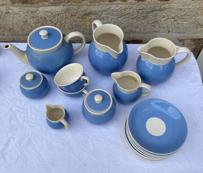 null VILLEROY & BOCH, 20th century

Tea service in blue and white enamelled earthenware...