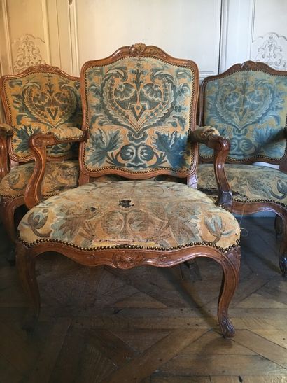 null Suite of six armchairs in molded and carved wood from the Louis XV period

With...