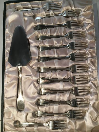 null Silver plated cake set with a staple.

12 forks and a cake scoop in their c...