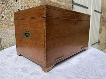 null Scent box in natural wood, English work around 1850

H. 26, W. 41, D. 27 cm