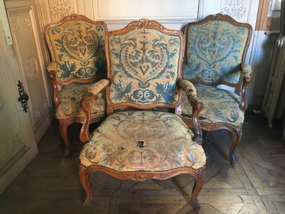 null Suite of six armchairs in molded and carved wood from the Louis XV period

With...