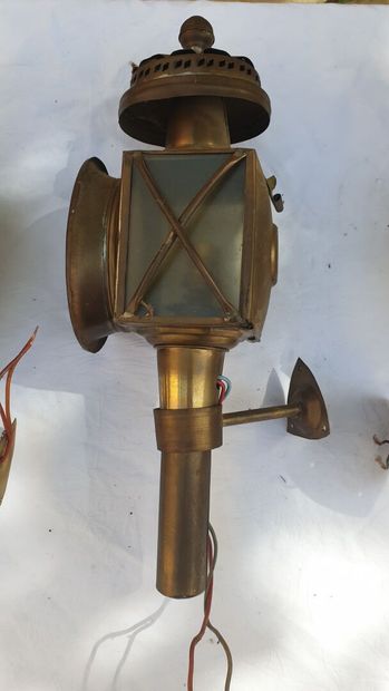 null Three lanterns XIXth century.

H.45 cm

H.50 cm

H.55 cm