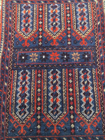 null CAUCASUS, XXth century

Two small wool carpets with geometrical decorations

70...