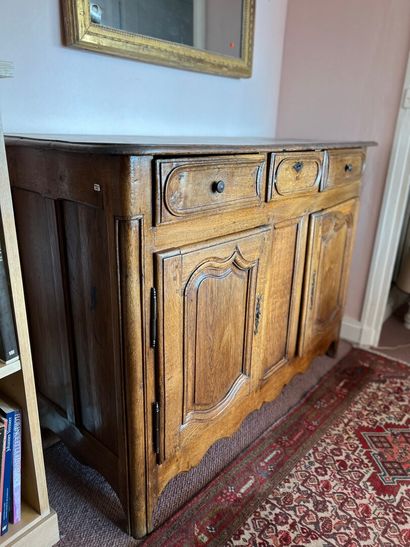 null 
Low sideboard in oak, 19th century




It opens with three drawers and two...