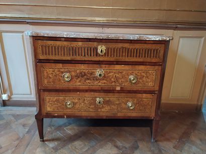 null Chest of drawers in marquetry of wood of end, work of the South East of France...