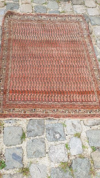 null Lot of three carpets

H. 183, L. 142 cm

H. 146, L. 112 cm

H. 116, L. 76 c...