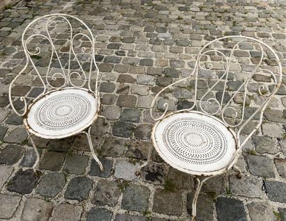 null Pair of wrought iron garden armchairs

H.86, W.52, D.50 cm



Two plastic garden...