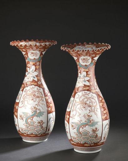 null Paire de vases en porcelaine Kutani

Japon, début du XXe siècle

Piriforme,...