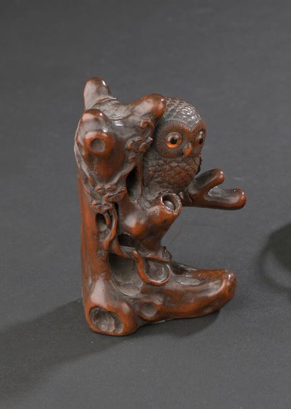 null Okimono en buis sculpté

Japon, début du XXe siècle

À décor d'un hibou perché...
