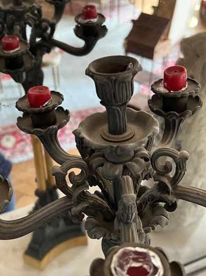 null Pair of candelabras in chased and patinated bronze of Louis Philippe period.

The...