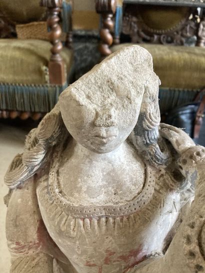 null Stone sculpture representing a Virgin and Child Western France circa 1700

She...