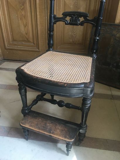 null Paire de chaises en bois noirci d'époque Napoléon III 

A dossier ajouré, le...