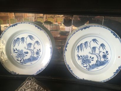 null China, 18th-19th century

Meeting of ten blue and white plates 

D.23 cm

Chips



A...
