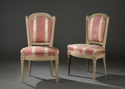 null 
Paire de chaises en bois mouluré et sculpté estampillés G.SENE d'époque Louis...