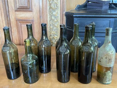 null Lot of glass bottles XIXth century mostly Bordeaux decorated with stamps, some...