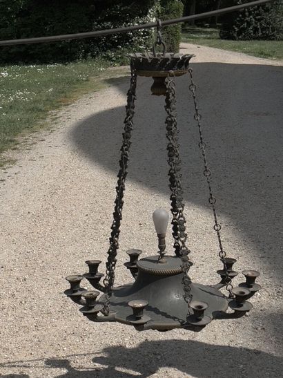 null Chandelier in chased and gilded bronze and patinated of Restoration period

With...