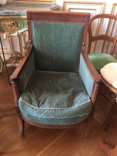 null Walnut armchair from the Directoire period

With a square back, armrests with...