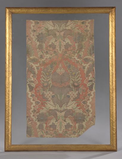 Paire de soieries lyonnaises Pair of silks from Lyon under glass. One bearing the...